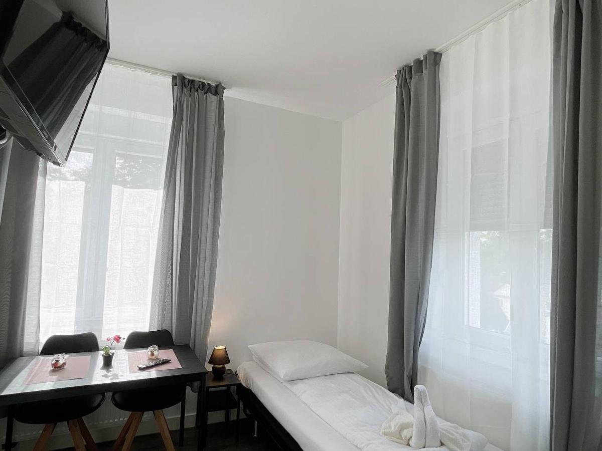 Comfortable Hostel In Wesseling Esterno foto